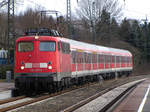 Mit der RB68 fährt 110 427-2 in Greven ein. März 2013