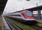 Bahnen in Portugal: Der ALFA PENDULAR 4001 anlässlich der Bahnhofsdurchfahrt GEN.