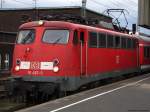 110 497-5 steht mit dem RE4 Verstrker nach Aachen in Dsseldorf auf Gleis 4 abfahrbereit.