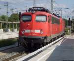 Zum Glck musste der Lokzug aus einer 143er und 110 495-9 am roten Signal im Bremer Hbf auf einen IC warten, sodass dieses Bild von der vielleicht letzten fahrt von 110 495-9 entstehen konnte. Ein paar Wochen spter wurde die Lok in Braunschweig z-gestellt. August 2009