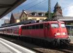 Mit dem RE von Frankfurt nach Siegen ist 110 409-0 gerade in Gieen angekommen.