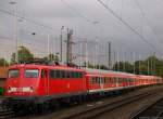 Am Abend steht der zweite Verstrkerzug aus Hannover mit 110 447-0 in Minden.