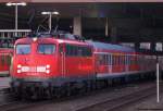 Mit dem RB 35 Verstrkerzug nach Emmerich steht 110 447-0 abfahrbereit im Dsseldorfer Hbf. Januar 2011