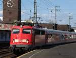 Um 16:44 Uhr zieht 110 425-6 den RE 4 Verstrker nach Aachen aus dem Dsseldorfer Hbf.