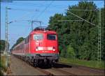110 426 mit dem RE11594 (RE4 Wupper-Express) nach Aachen Hbf an der ehem. Anrufschranke in Geilenkirchen 24.6.2009