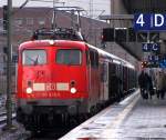 Mit dem 3. Verstrkerzug nach Aachen wartet 110 435-5 auf die Abfahrt aus dem Dsseldorfer Hbf. Mrz 2012
