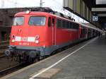Noch schnell die Lichter umstellen, dann kann es mit 110 377-9 und RE 11592 von Dsseldorf nach Aachen gehen.