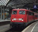 110 417-3 zieht den RE9 Verstrkerzug von Kln Richtung Siegen aus dem Hauptbahnhof. Wegen Bauarbeiten endete der Zug im Juli 2008 allerdings schon in Betzdorf.