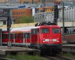 verkehrsrot/93831/110-500-6-schiebt-den-ersten-verstaerkerzug 110 500-6 schiebt den ersten Verstrkerzug nach Minden vom BW in den Hannoveraner Hbf. Mai 2010
