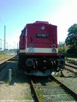 112 565-7 (202 565-8) beim Bahnhofsfest Putbus als Sonderzug im Wechsel mit Den Ferkeltaxen / Hier steht der Zug aufm ehemaligen �berholgleis in Bergen auf R�gen am 5.6.11