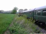 112 565-7 (DB 202 565-8) mit dem Zug und Schlusslok MTEG 118 770-7 unterwegs nach Bergen auf R�gen / Hier zwischen Lauterbahc (R�gen) & Putbus am 11.5.13