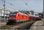 Die den IRE schiebnede DB 245 006 wartet in Schaffhausen auf die Abfahrt in Richtung Singen. 
6. Sept. 2022 