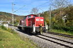 Am 4.10.2025 zur Mittagszeit kam die 294 875 LZ gen Mosbach durch Neckargerach gefahren. 