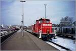 Die DB 363  682-6 rangiert in Westerland (Sylt) einen IC. 

Analogbild vom März 2001