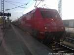 101 089-1 mit CEWE-Fotobuchwerbung von REWE am EuroCity 378 mit ziel Ostseebad Binz im Bahnhof Bergen auf R�gen am 8.5.13