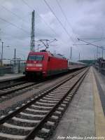 101 022-2 mit Intercity im Bahnhof Bergen auf R�gen am 11.5.13