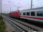 101 120-4 mit IC 2213mit Ziel Stuttgart bei der Ausfahrt aus Bergen auf R�gen am 2.6.13