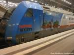 101 071 mit der M�rklin Werbung im Berliner Hbf am 28.5.15