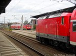 112 139 verl�sst den Bitterfelder Bahnhof mit ziel Magdeburg, w�hrend noch 112 173 als RB mit ziel Wolfen (Bitterfeld) im Bahnhof Bitterfeld auf die Abfahrt am 14.7.16 wartet