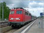 Der NZ 1449  Saturn  ist in Binz eingetroffen - Endstation. Die DB 115 293-3 wird den Zug umfahren und die Komposition später auf ein Abstellgeleis bringen.

Hinter der nüchternen Zugsnummer  NZ 1449  verbirgt sich ein interessantes Zuglauf: Hagen Ostseebad Binz via Berlin. Unterwegs gesellen sich Kurswagen CC und WL) aus München dazu und heute sogar ein CNL-WL aus Zürich. 

26. Mai 2006