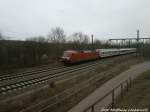 120 108-6 mit einem �berf�hrungszug kurz vo Naumburg (Saale) am 24.2.15