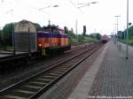 Werklok 1 der Rostocker Fracht- & Fischereihafen Gmbh & BR 143 als S1 mit ziel Warnem�nde am S-Bahn Hp.