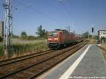 143 896 verl�sst den Zscherbener Bahnhof in Richtung Halle (Saale) Hbf am 4.6.15