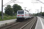 146 554 mit einem IC2 bei der Durchfahrt in Z�beritz am 9.6.21