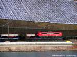 151 XXX mit einen G�terzug unterwegs auf der linken Rheinseite am 15.1.17