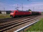 Das nennt man wohl eine Volle G�terzugauslastung / 152 007-1 mit 3 G�terwagen bei der Durchfahrt in Bergen auf R�gen am 27.5.13