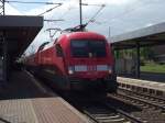 Mit abstehenden Ohren wartet die 182 007 mit dem RE 18121 in Burg auf die Weiterfahrt nach Eisenh�ttenstadt .