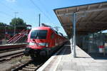 182 004 mit ziel Eisenh�ttenstadt im Bahnhof Berlin Wannsee am 31.7.20
