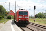 185 018 mit einem G�terzug bei der durchfahrt in Angersdorf am 7.7.20