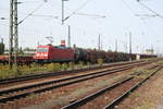 185 318 mit einem G�terzug bei der durchfahrt am Bahnhof Leipzig-Engelsdorf am 12.9.20