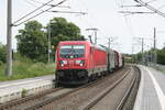 187 184 mit einem G�terzug bei der Durchfahrt in Z�beritz am 9.6.21