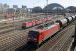 Am 8 April 2018 dönnert 189 017 durch Dresden Hbf.