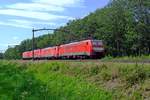 DB 189 069 quasi-schiebt ein Lokzug durch Tilburg Oude warande am 30 Juli 2019.