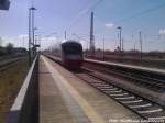 Einfahrt IC 2212 mit 101 017-2 in den Bahnhof Bergen auf R�gen am 28.4.13