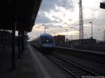 IC2355 mit Ziel Ostseebad Binz bei der Einfahrt in den Bahnhof Bergen auf R�gen am 20.2.14