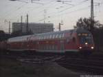 Mit Steuerwagen voraus verl�sst 143 337-4 als S7 mit Ziel Halle-Trotha den Bahnhof Halle (Saale) Hbf am 3.10.14