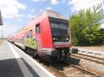 Mit Steuerwagen voraus f�hrt 143 850 in den Bahnhof Teutschthal ein am 4.6.15