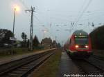 Mit Steuerwagen voraus steht 143 192 im Bahnhof Reu�en am 19.10.15