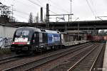 ES 64 U-015 ist mit einen kastenzug durch hh-harburg gefahren,29.01.16