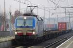 BoxXpres 193 834 durchfahrt mit deren Containerzug Blerick am 16 Dezember 2021.