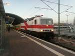143 822 der EBS mit dem St�dteexpress-Sonderzug im Bahnhof Halle (Saale) Hbf am 16.2.19