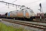 HSL 186 551 stezt sich vor ein Getreidezug in Oss am 14 J�nner 2022.