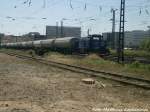 InfraLeuna 210 mit einem Kesselzug unterwegs nach Bitterfeld und l�sst den Hallenser Hbf hinter sich am 5.6.15