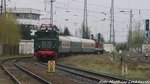 E44 044 mit dem Sonderzug und der 202 327 (203 227) der LEG am ende bei der Einfahrt in den Bahnhof Gro�korbetha am 17.4.16