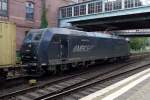 Am 25 September 2014 durchfahrt der blau-schwarze mgw 185 545 Hamburg-Harburg.