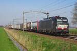 MRCE X4E-660 schleppt ein KLV nach K�ln-Eiffeltor durch Hulten am 5 April 2023.